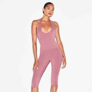 NWOT SKIMS SMOOTH LAYERS SET